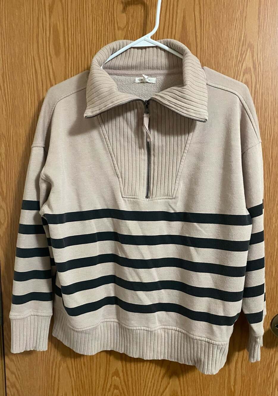 Maurices Athleisure Sweatshirt Size L Tan Black Long Sleeve